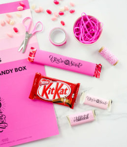 Customize your Valentine's favorite candy bar with this easy DIY tutorial and free printable candy bar covers (of all sizes) from amandaarneill.com