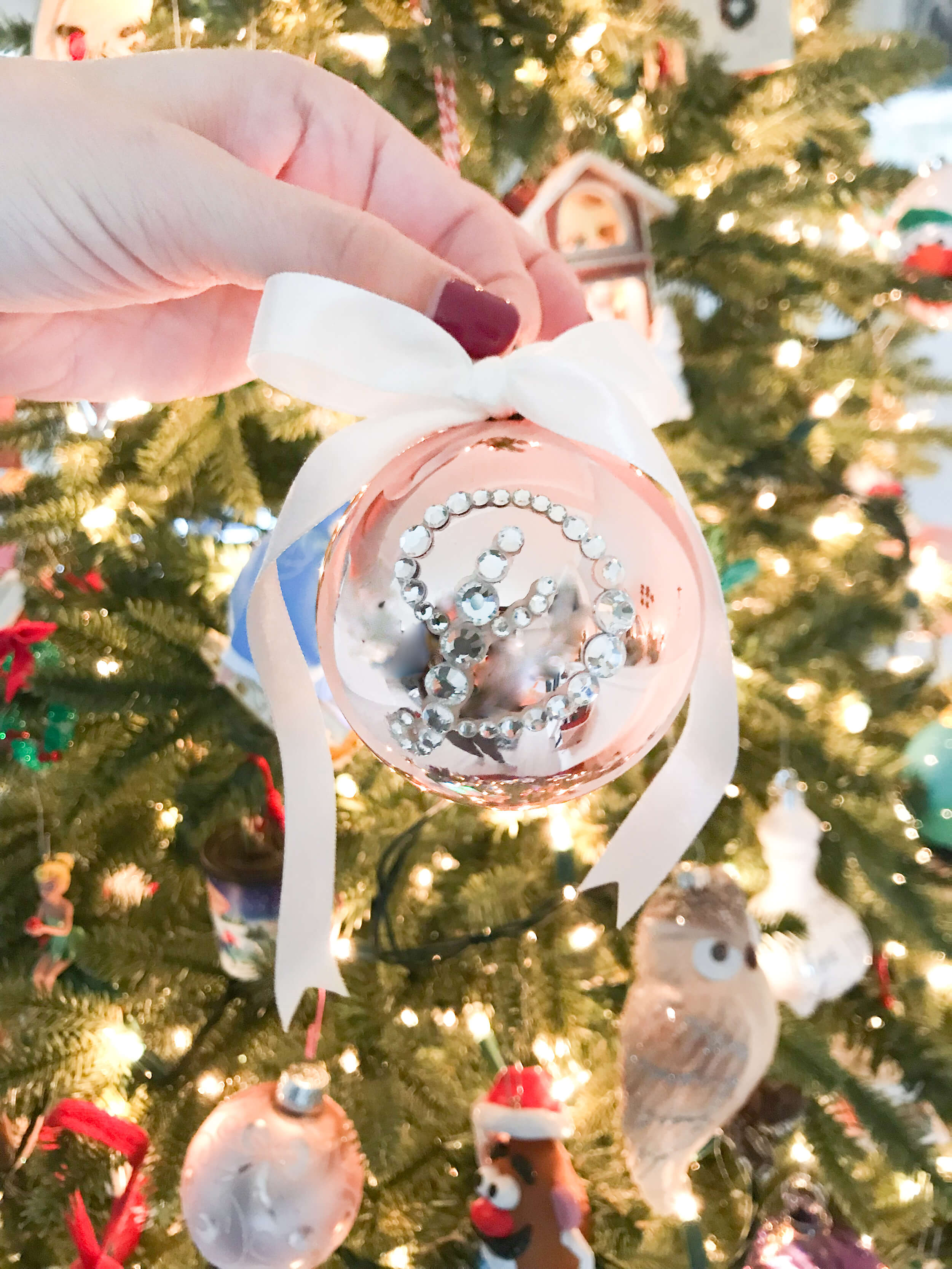 Learn how to create and bejewel your own, personalized, hand lettered Christmas ornaments with this free video tutorial and fully linked supply list from Amanda Arneill of amandaarneill.com