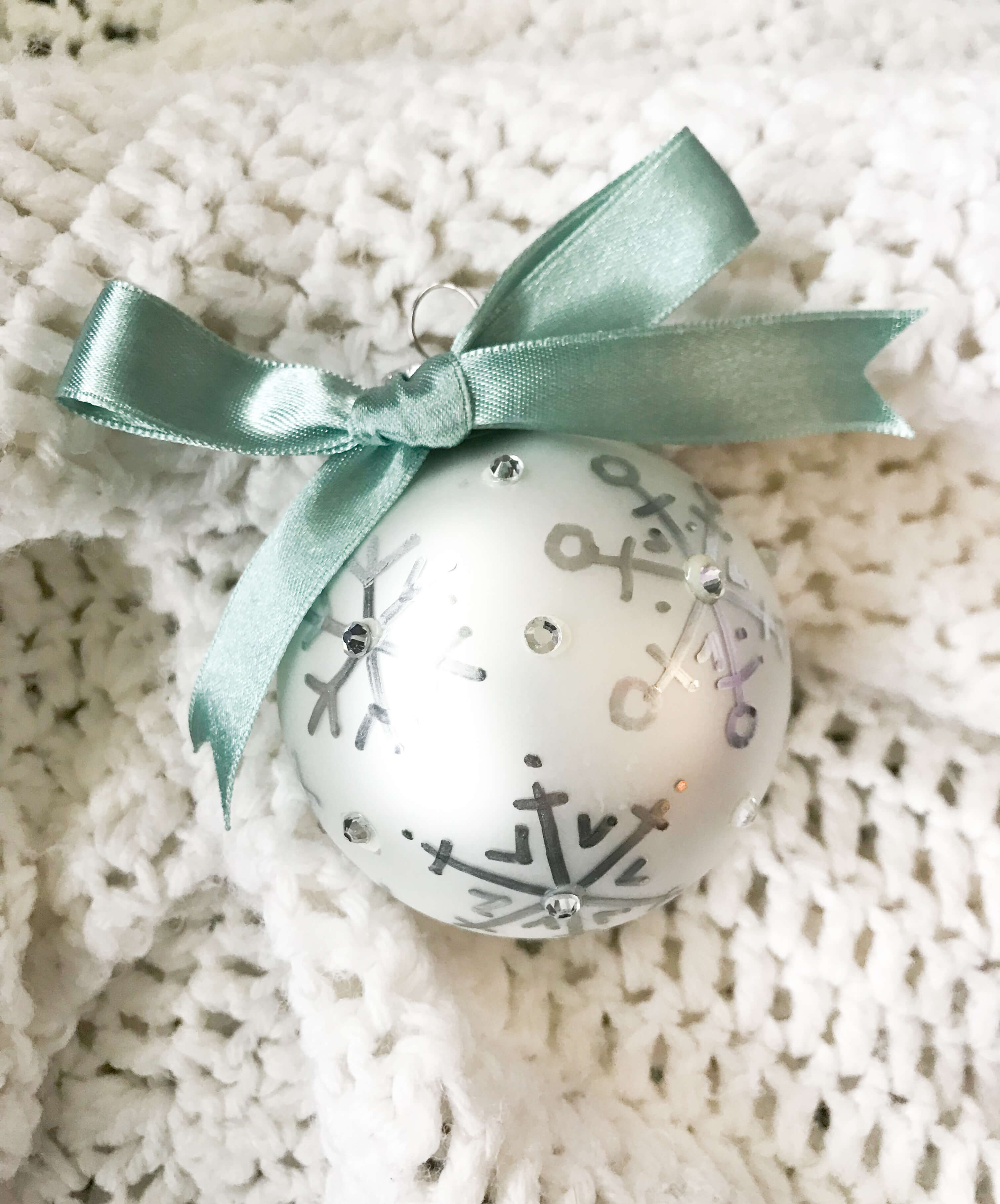 Learn how to create and bejewel your own, personalized, hand lettered Christmas ornaments with this free video tutorial and fully linked supply list from Amanda Arneill of amandaarneill.com
