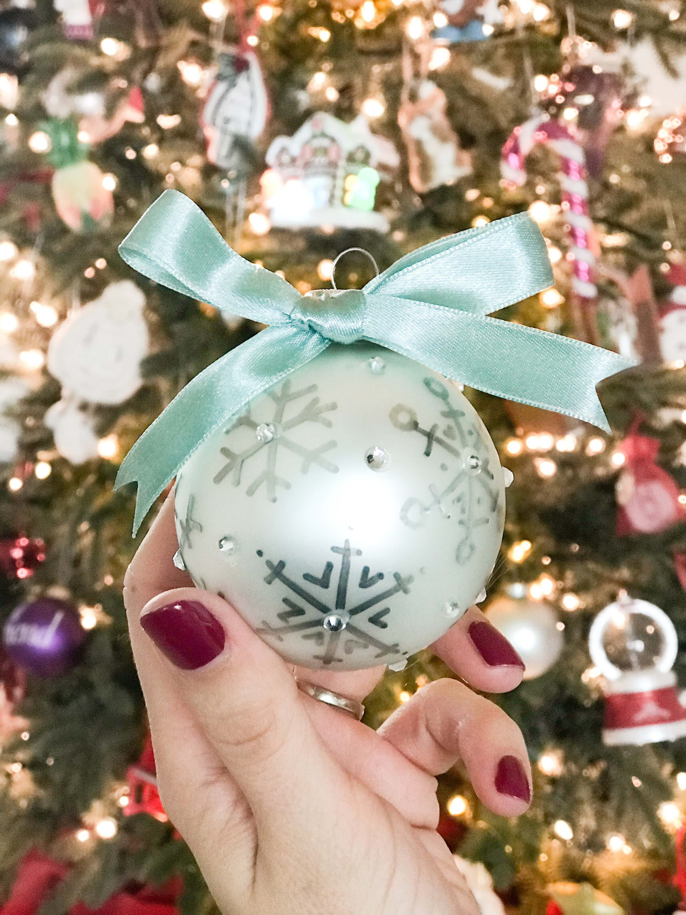 Learn how to create and bejewel your own, personalized, hand lettered Christmas ornaments with this free video tutorial and fully linked supply list from Amanda Arneill of amandaarneill.com